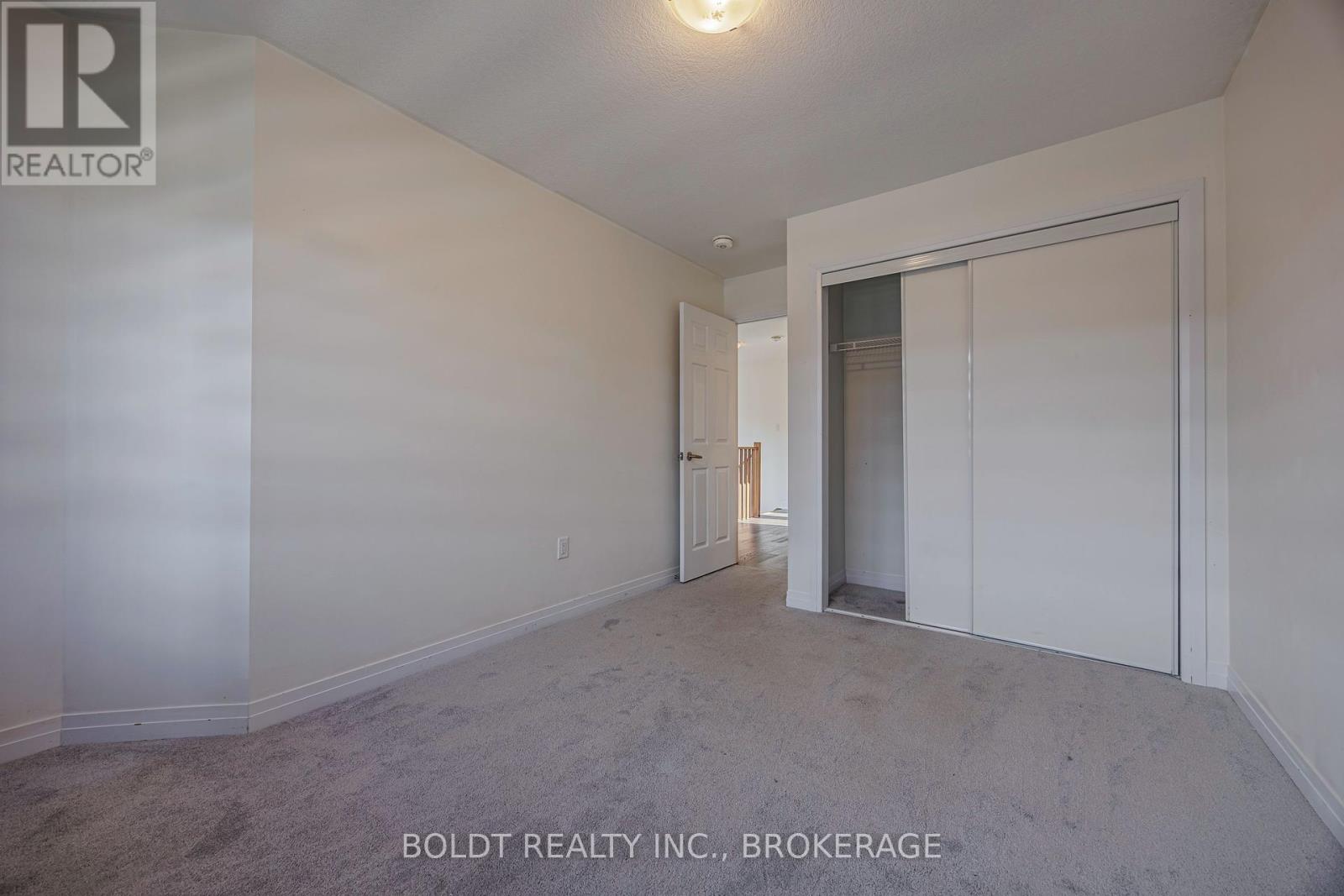 122 Brighton Lane, Thorold, Ontario  L2V 0N7 - Photo 17 - X12346811