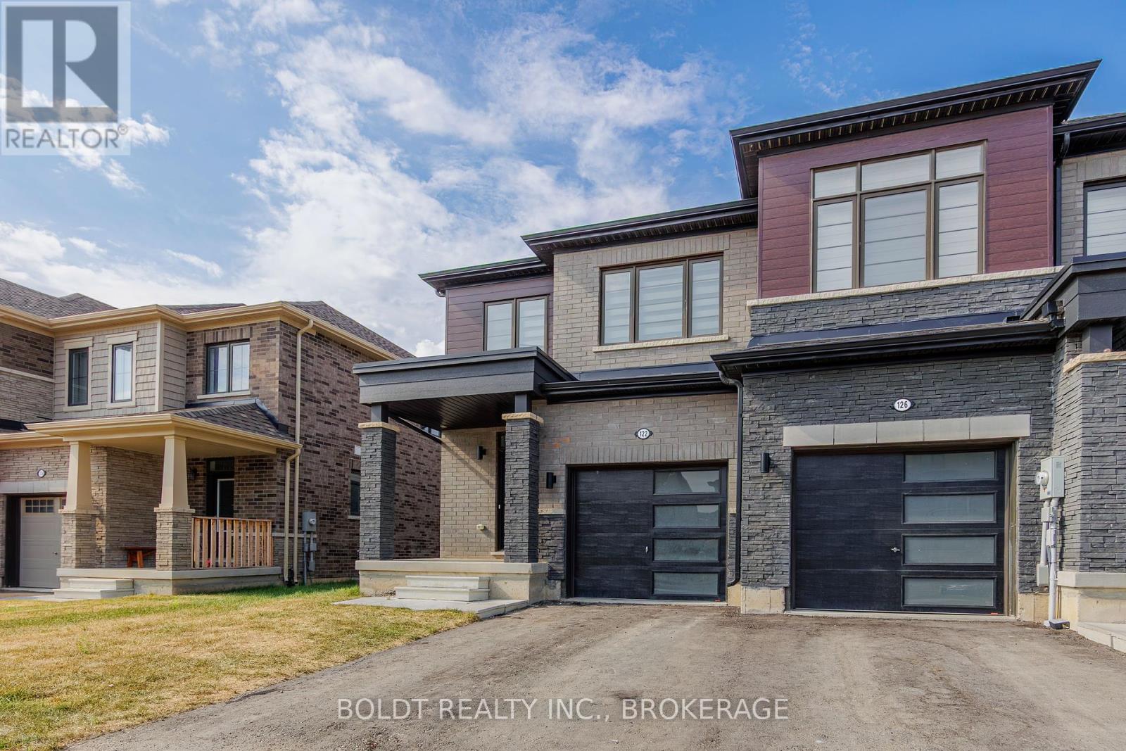 122 Brighton Lane, Thorold, Ontario  L2V 0N7 - Photo 2 - X12346811