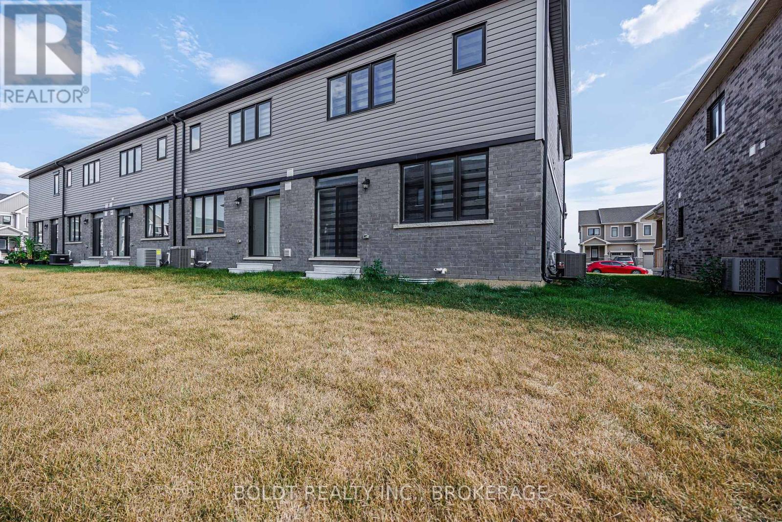 122 Brighton Lane, Thorold, Ontario  L2V 0N7 - Photo 24 - X12346811