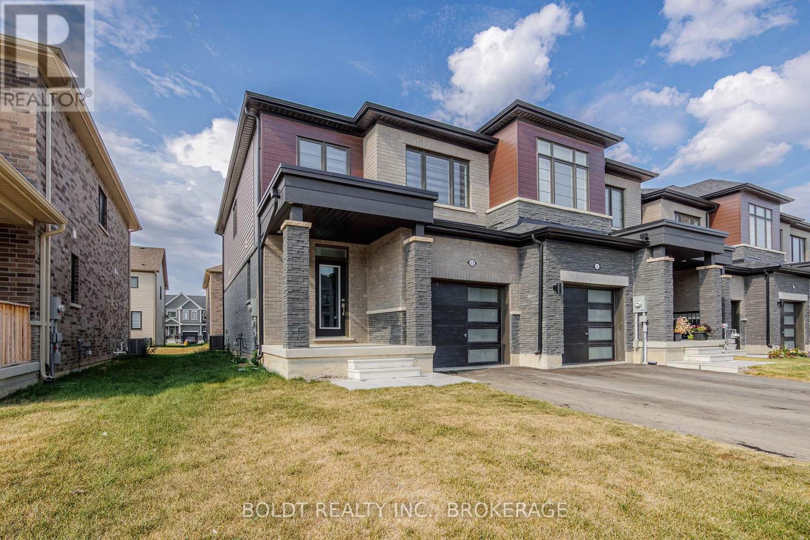 122 Brighton Lane, Thorold, Ontario  L2V 0N7 - Photo 3 - X12346811