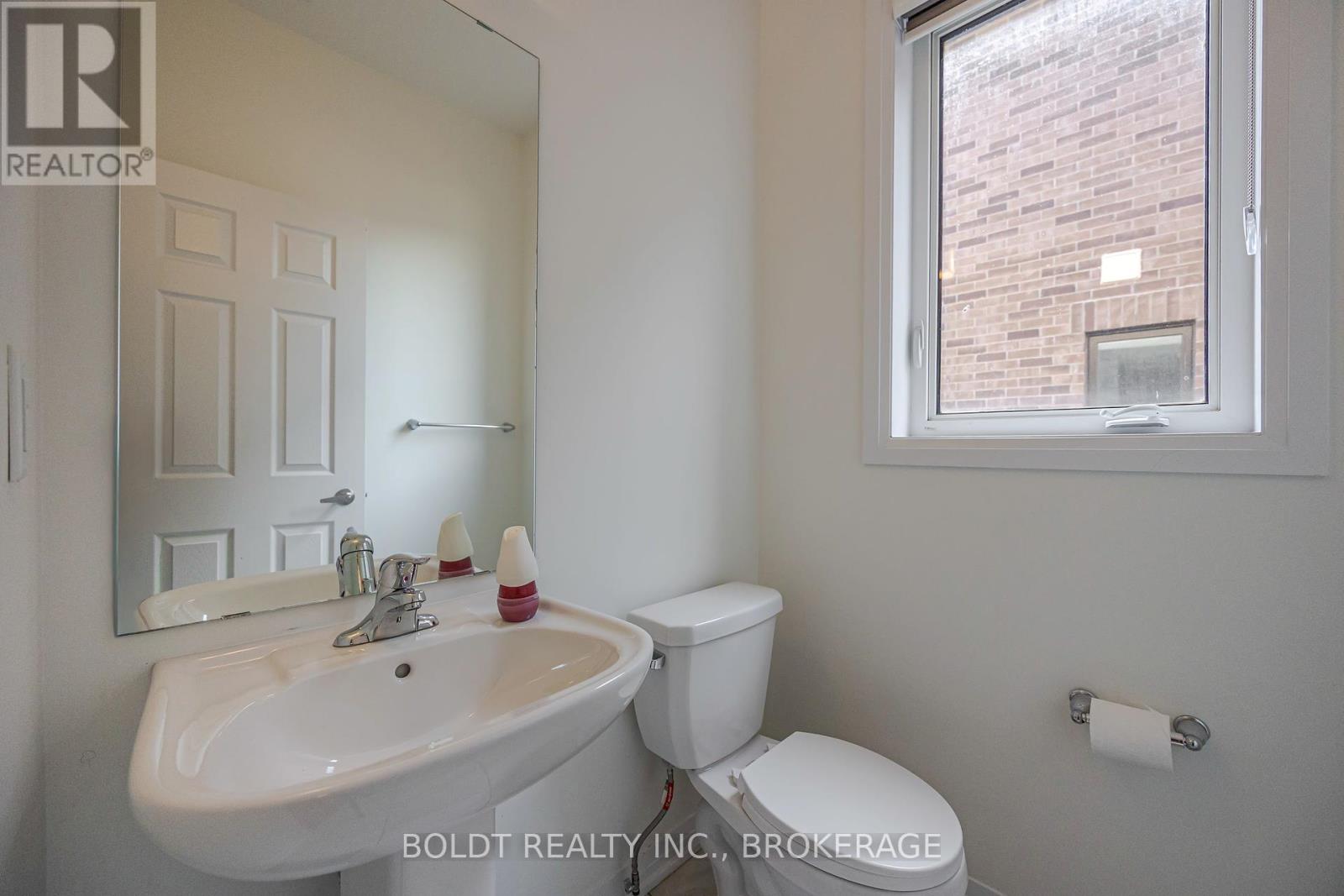 122 Brighton Lane, Thorold, Ontario  L2V 0N7 - Photo 8 - X12346811
