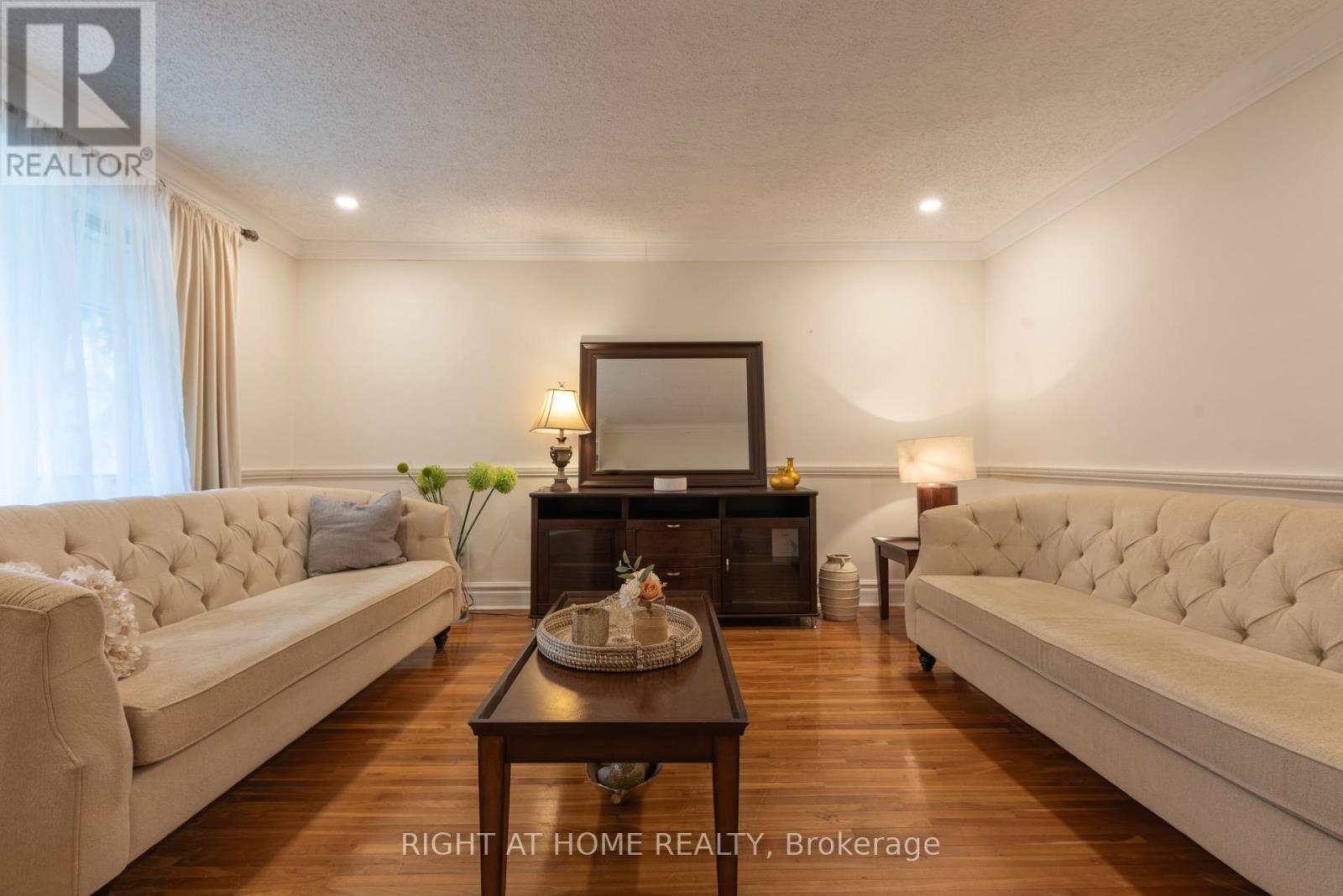 120 Wright Street, Richmond Hill, Ontario  L4C 4A5 - Photo 17 - N12346713