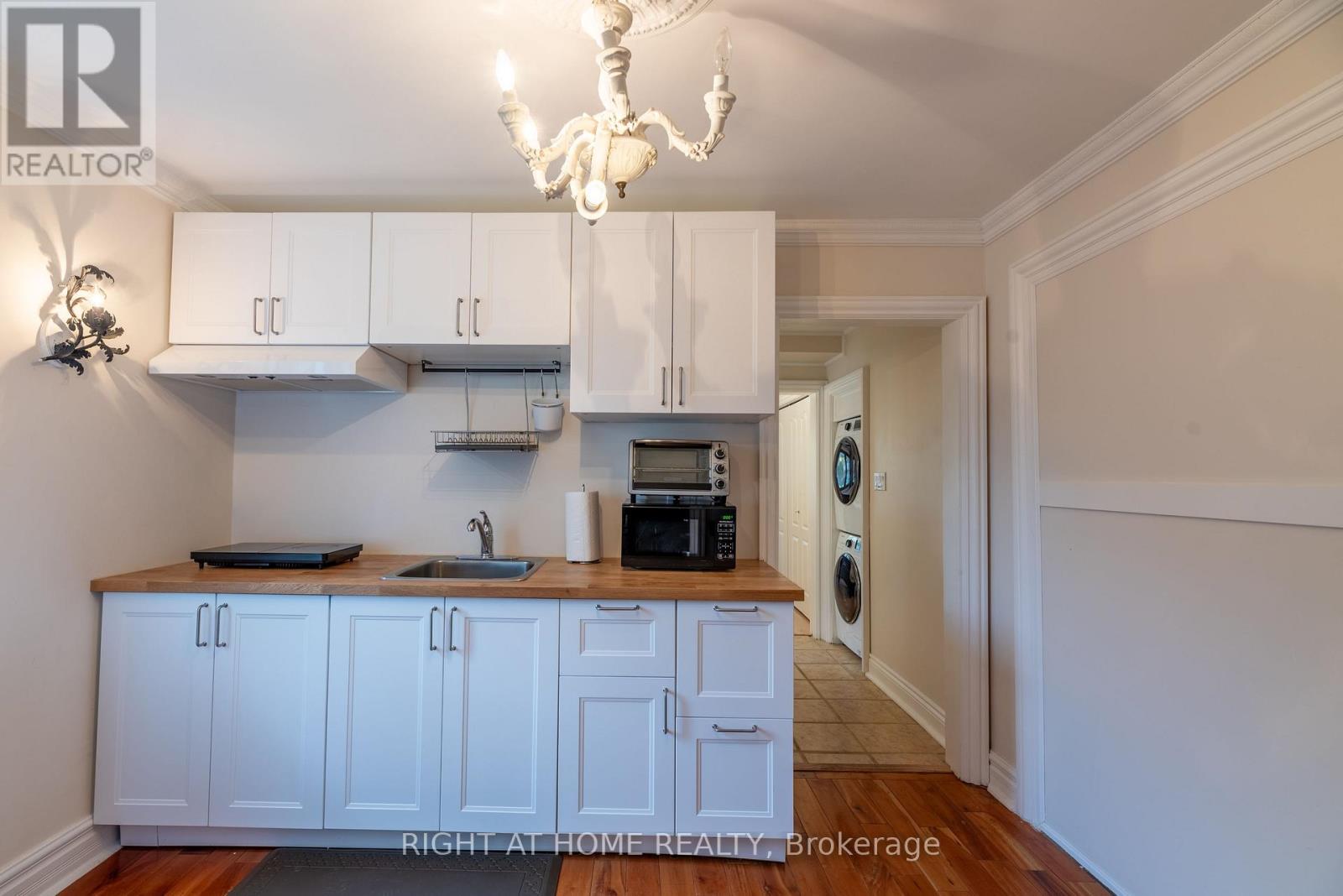 120 Wright Street, Richmond Hill, Ontario  L4C 4A5 - Photo 8 - N12346713