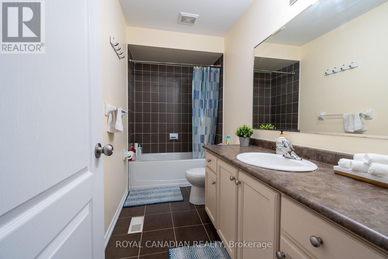 213 Richardson Crescent, Bradford West Gwillimbury (Bradford), Ontario  L3Z 0R5 - Photo 25 - N12346781