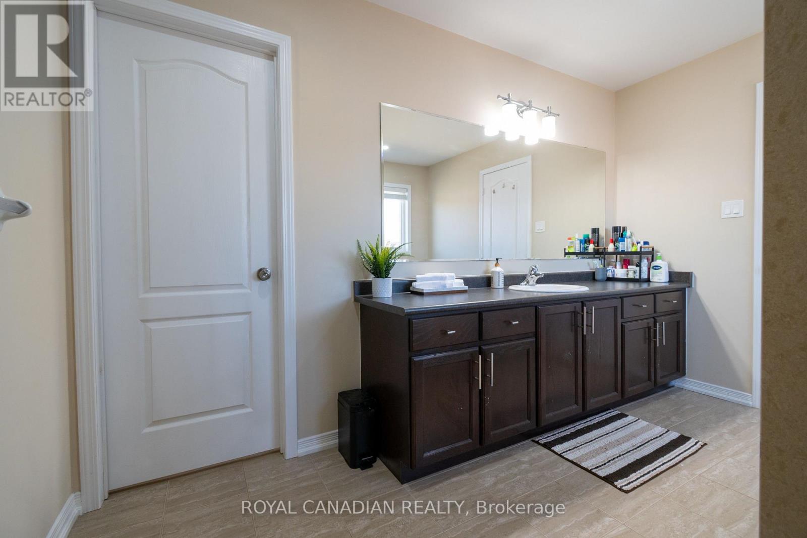 213 Richardson Crescent, Bradford West Gwillimbury (Bradford), Ontario  L3Z 0R5 - Photo 35 - N12346781