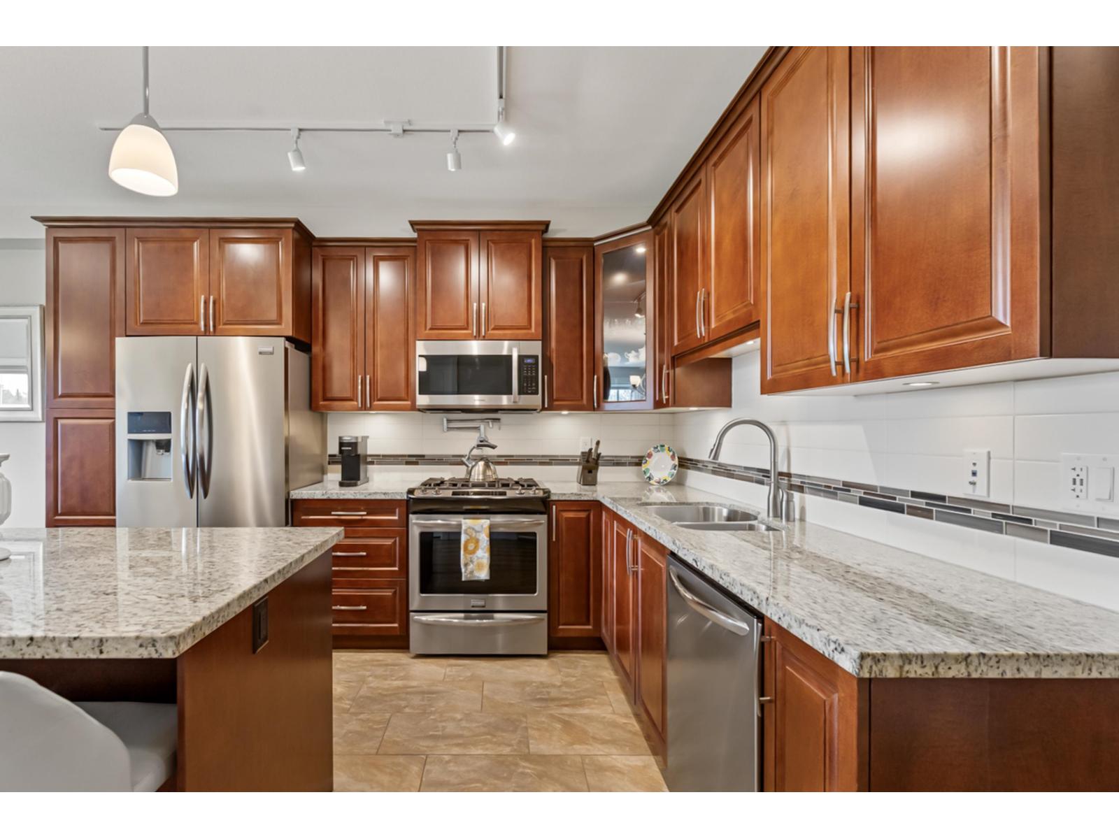 527a 8157 207 Street, Langley, British Columbia V2Y 0V3 - Photo 6 - R3037488