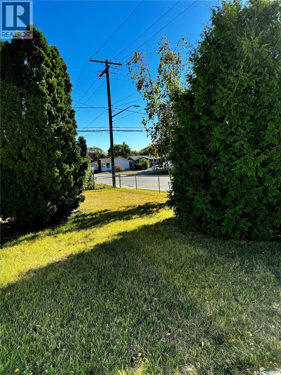 305 3rd Avenue Ne, Swift Current, Saskatchewan  S9H 2G8 - Photo 20 - SK015748