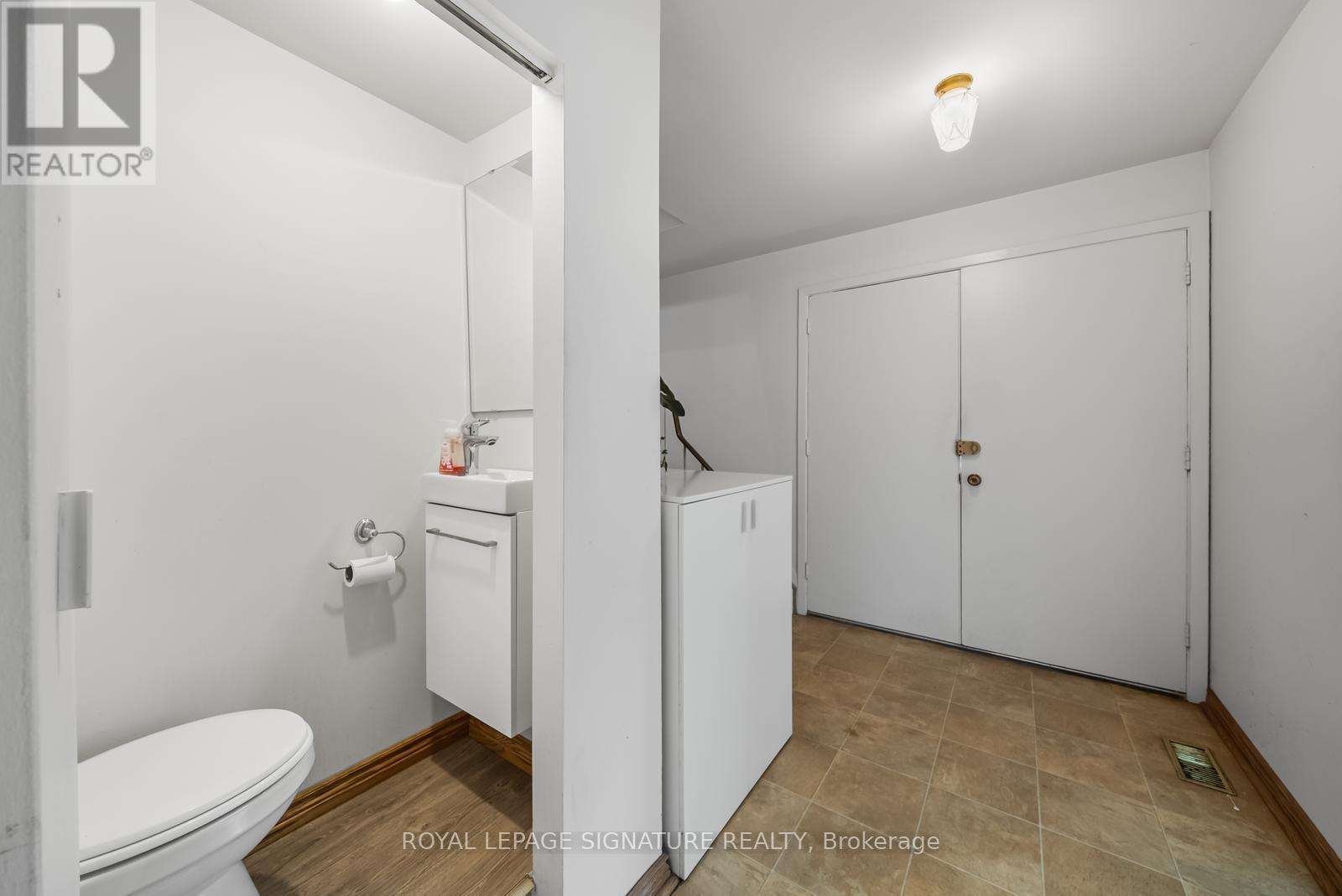 Main & Upper Level - 10 Rochelle Crescent, Toronto, Ontario  M2J 1Y4 - Photo 22 - C12346801