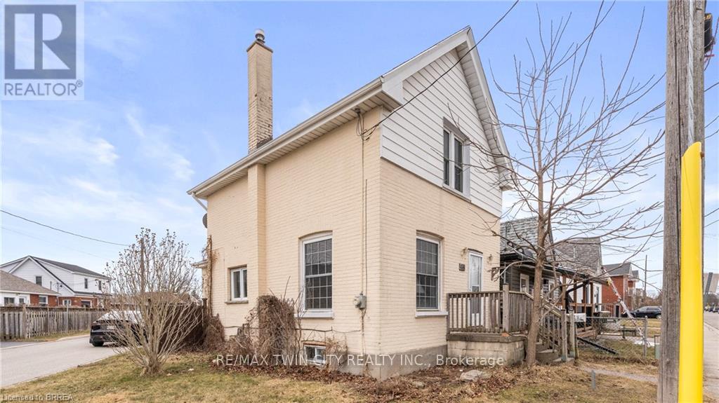 63 Walter Street, Brantford, Ontario  N3S 1N7 - Photo 3 - X12346667
