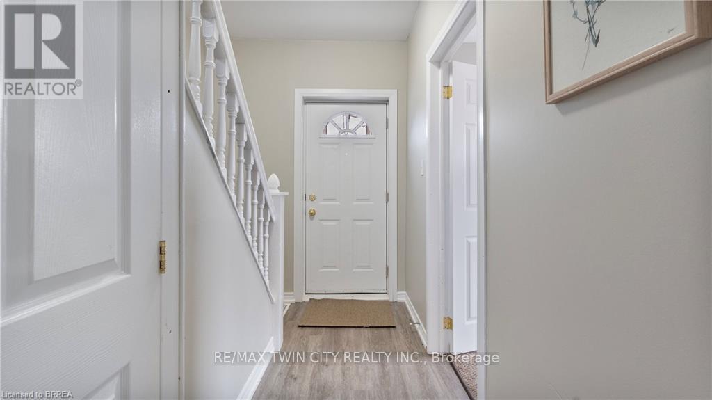 63 Walter Street, Brantford, Ontario  N3S 1N7 - Photo 6 - X12346667