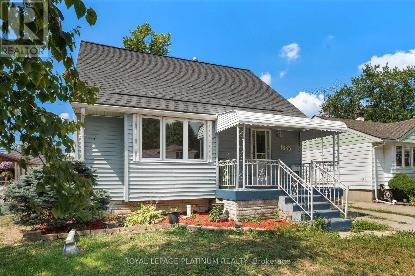1633 Norman Road, Windsor, Ontario  N8Y 4N6 - Photo 2 - X12346694