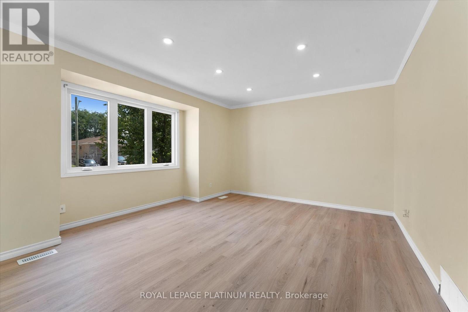 1633 Norman Road, Windsor, Ontario  N8Y 4N6 - Photo 6 - X12346694