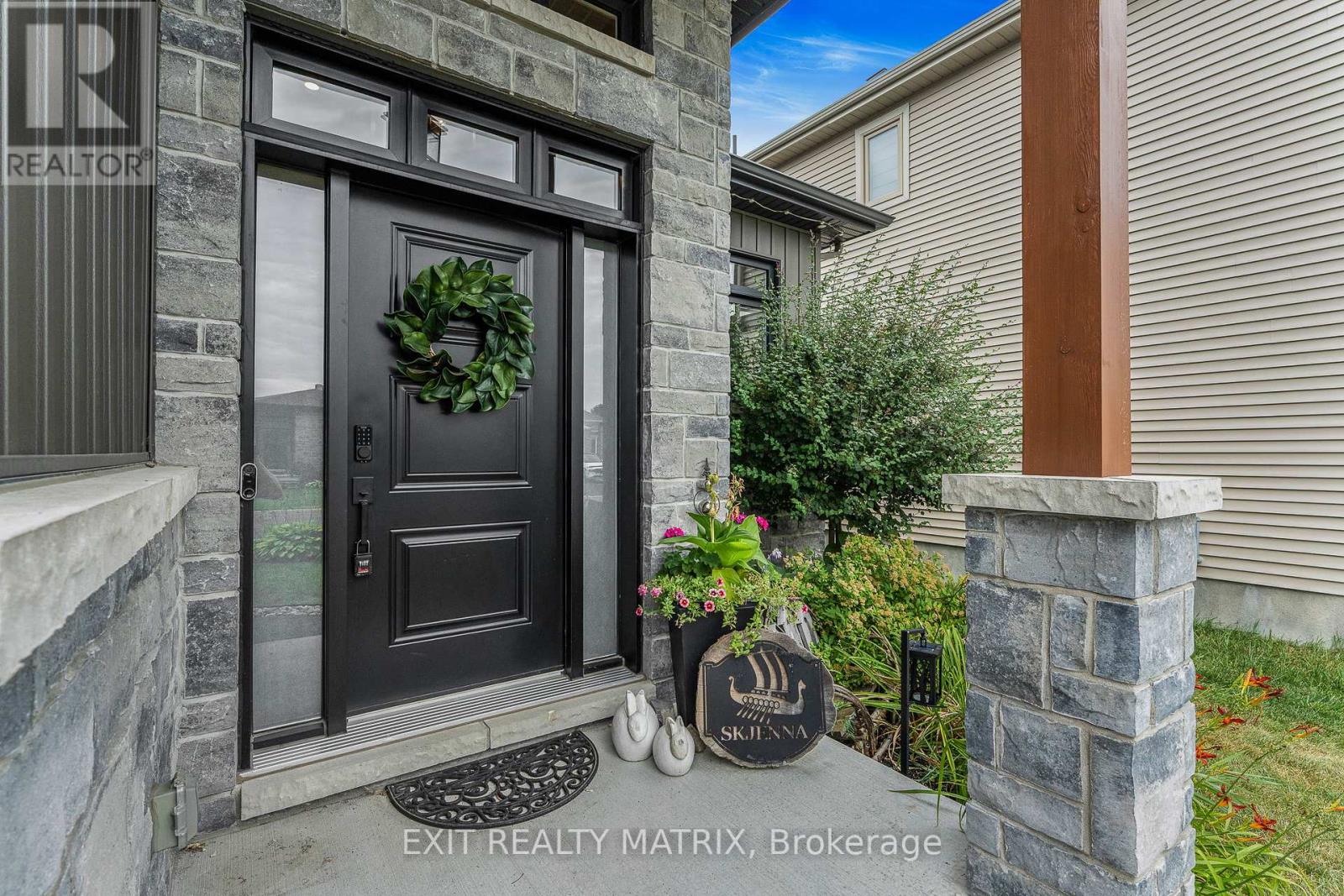 Property at 482 CENTRAL PARK BOULEVARD image 2