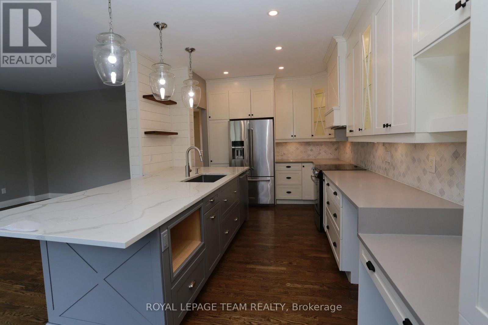 78 Friendly Crescent, Ottawa, Ontario  K2S 2B5 - Photo 13 - X12347007