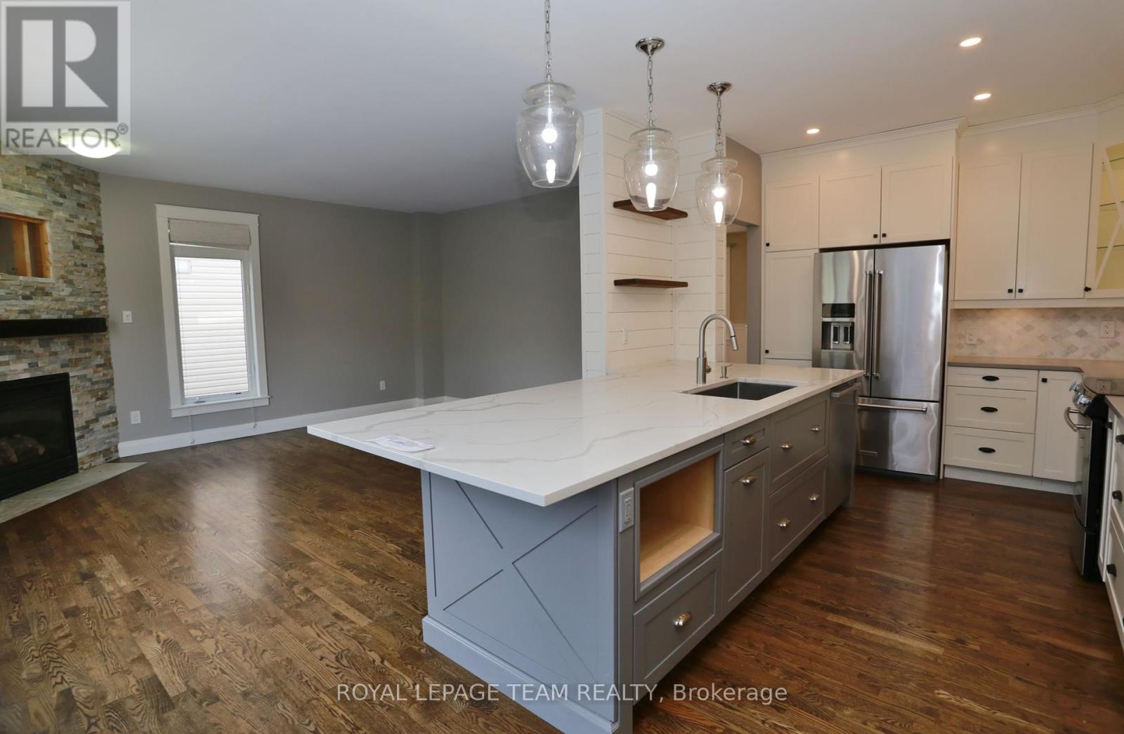 78 Friendly Crescent, Ottawa, Ontario  K2S 2B5 - Photo 18 - X12347007