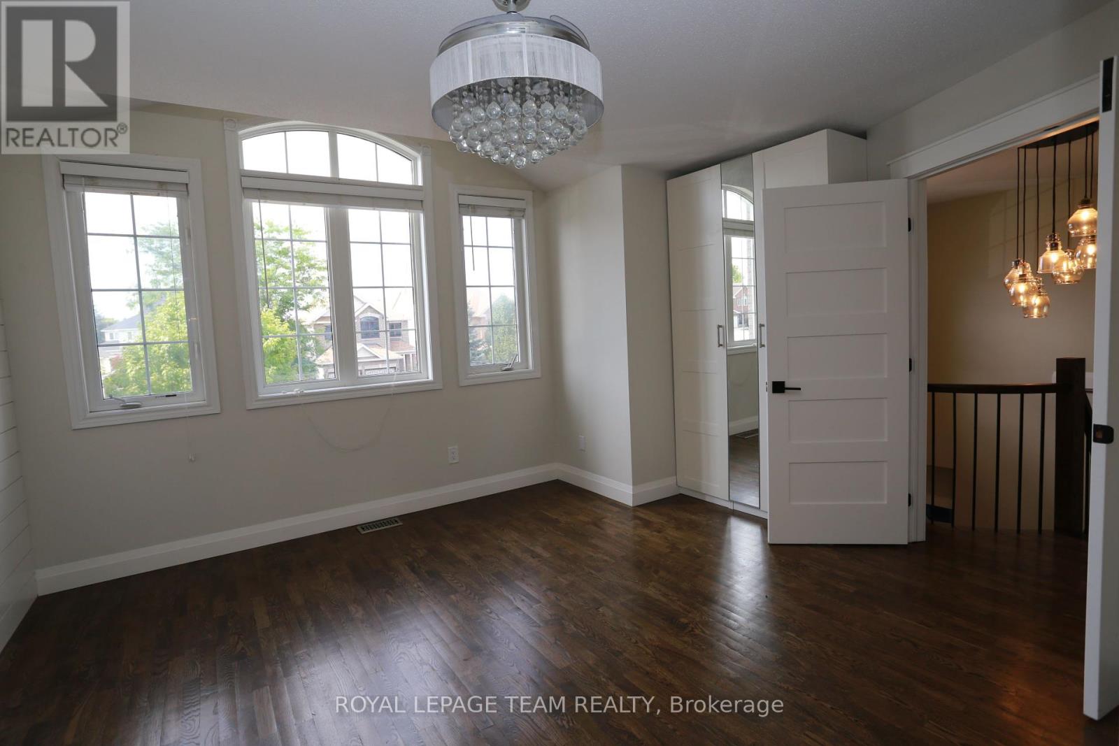 78 Friendly Crescent, Ottawa, Ontario  K2S 2B5 - Photo 27 - X12347007