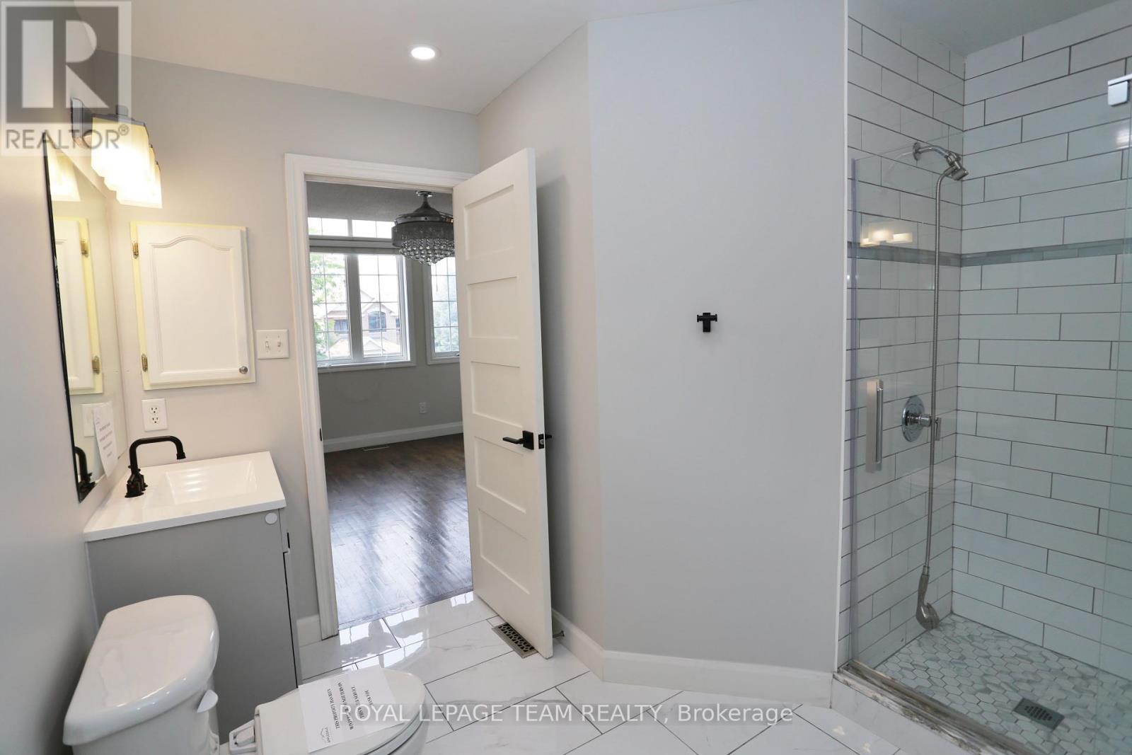 78 Friendly Crescent, Ottawa, Ontario  K2S 2B5 - Photo 29 - X12347007