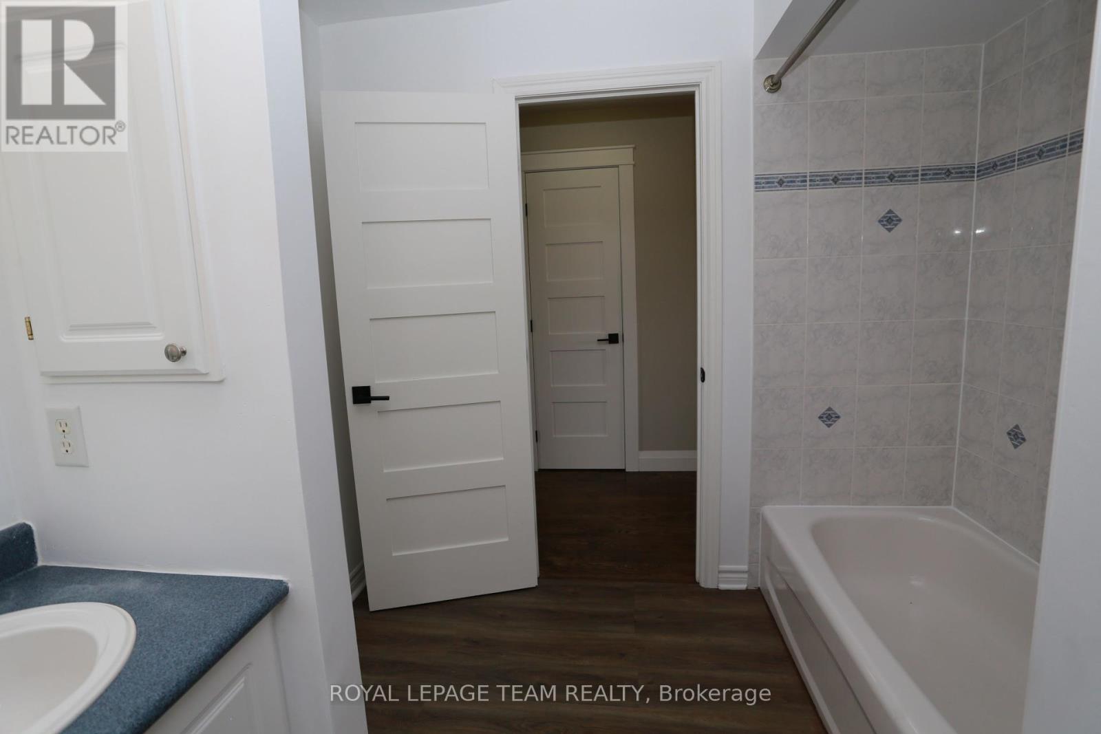 78 Friendly Crescent, Ottawa, Ontario  K2S 2B5 - Photo 35 - X12347007