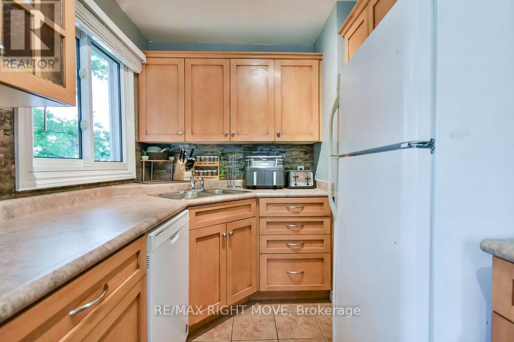 320 Hilda Street, Orillia, Ontario  L3V 1J3 - Photo 12 - S12346819