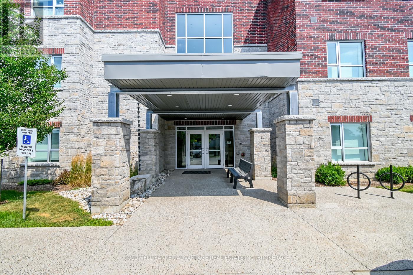 304 - 529 South Pelham Road, Welland, Ontario  L3C 0H7 - Photo 4 - X12346886