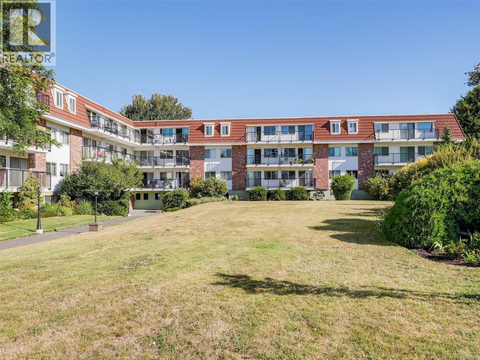 206 1680 Poplar Ave, Saanich, British Columbia