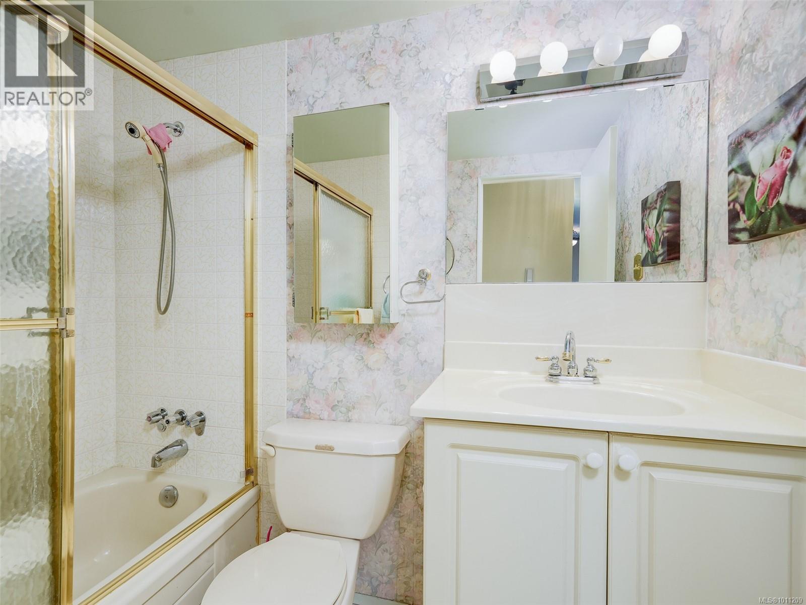 206 1680 Poplar Ave, Saanich, British Columbia  V8P 4K7 - Photo 10 - 1011209