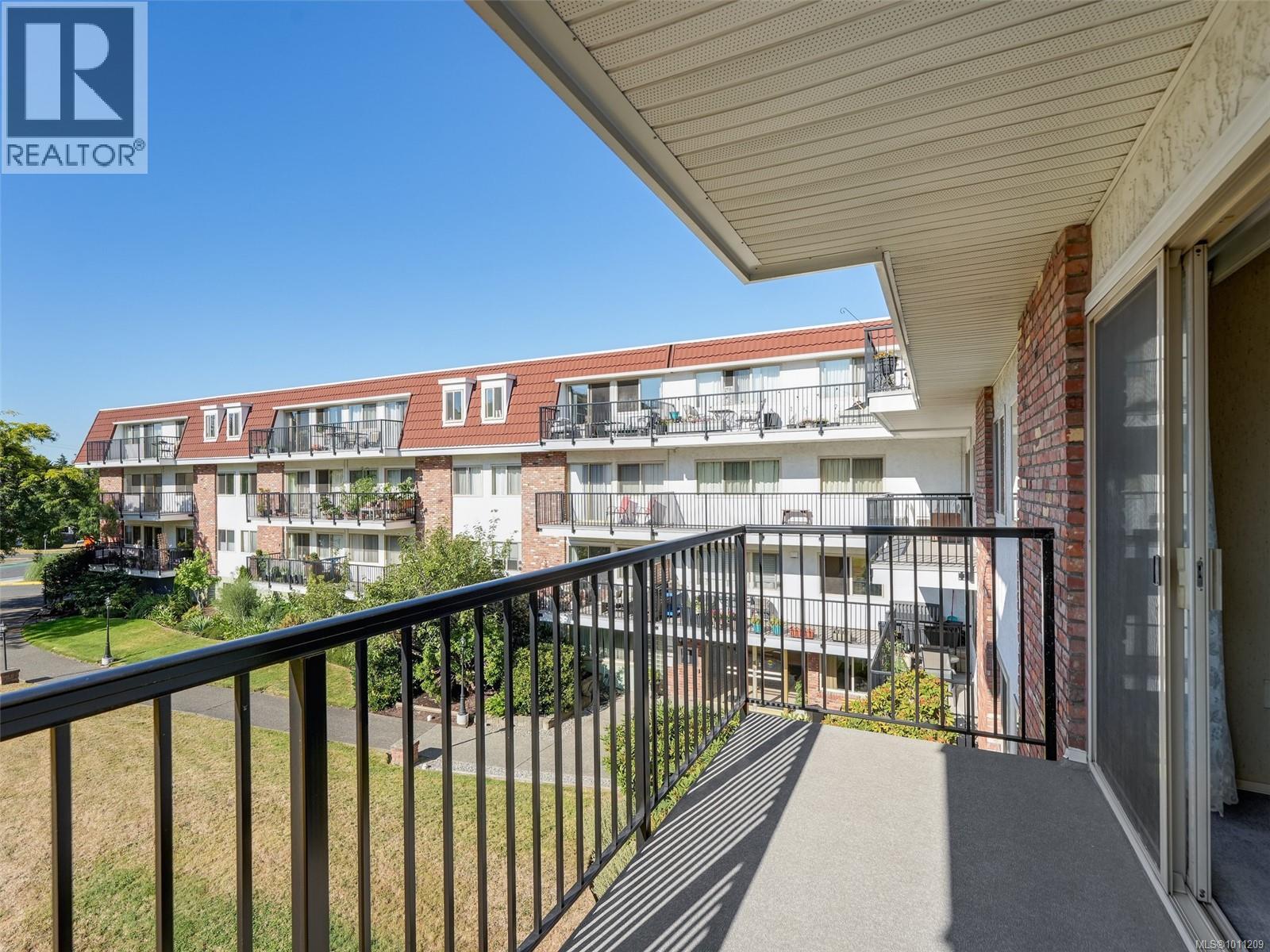 206 1680 Poplar Ave, Saanich, British Columbia  V8P 4K7 - Photo 12 - 1011209