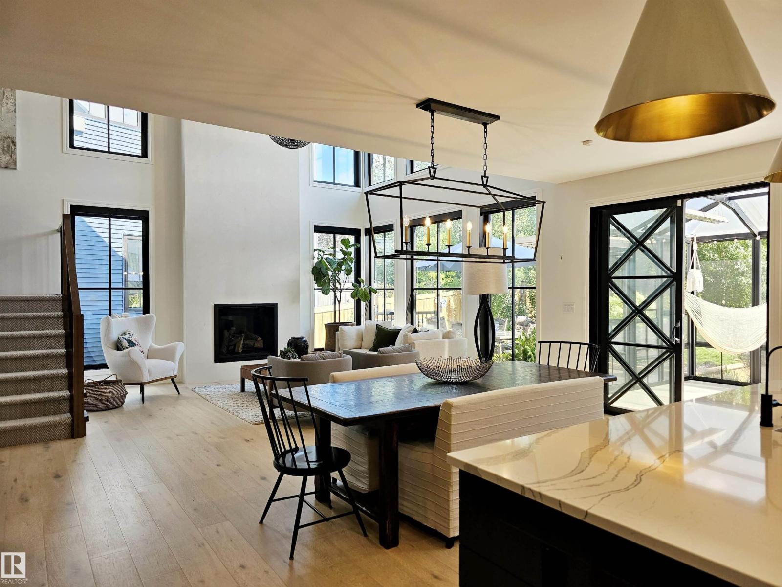 Property at 40 LADEROUTE PL image 2
