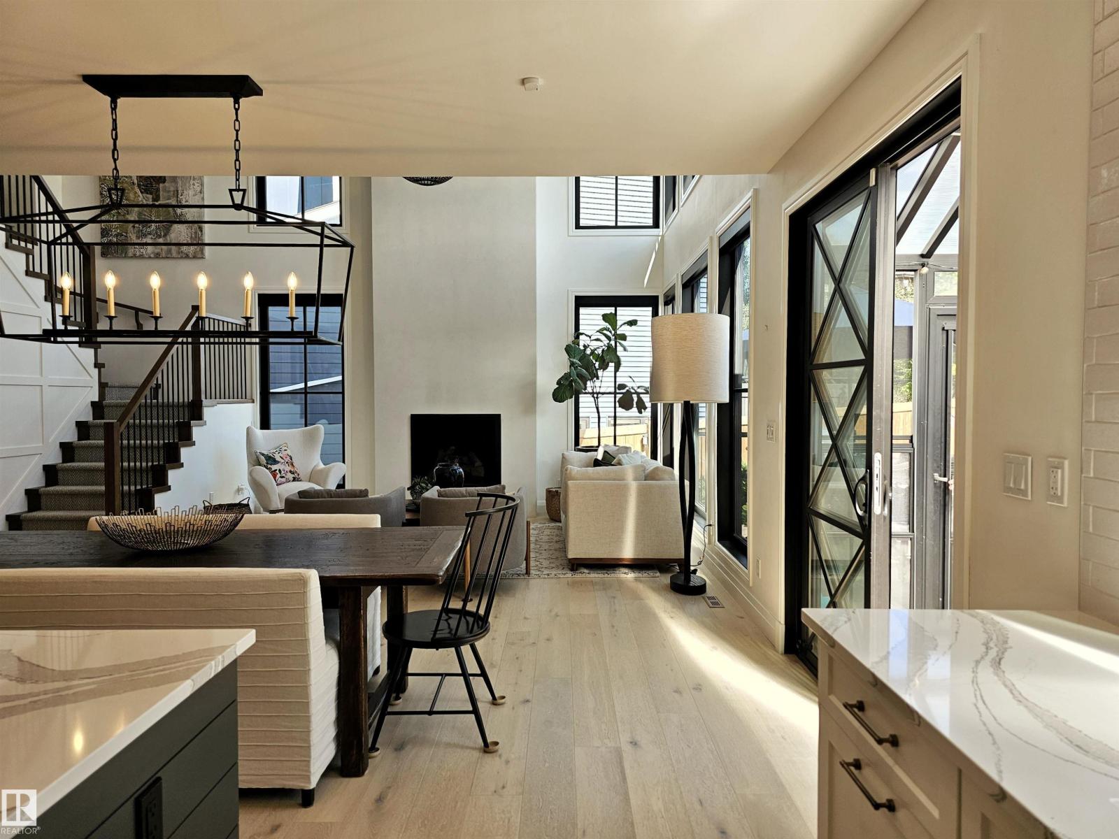 Property at 40 LADEROUTE PL image 1