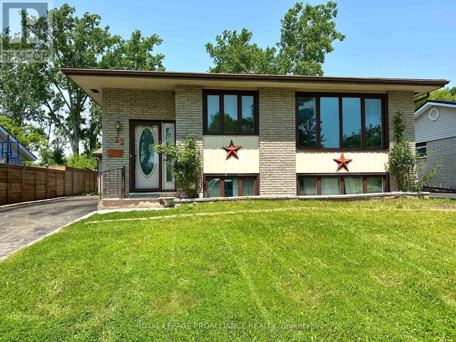 22 Connolly Avenue, Quinte West, Ontario  K8V 5T4 - Photo 1 - X12346906