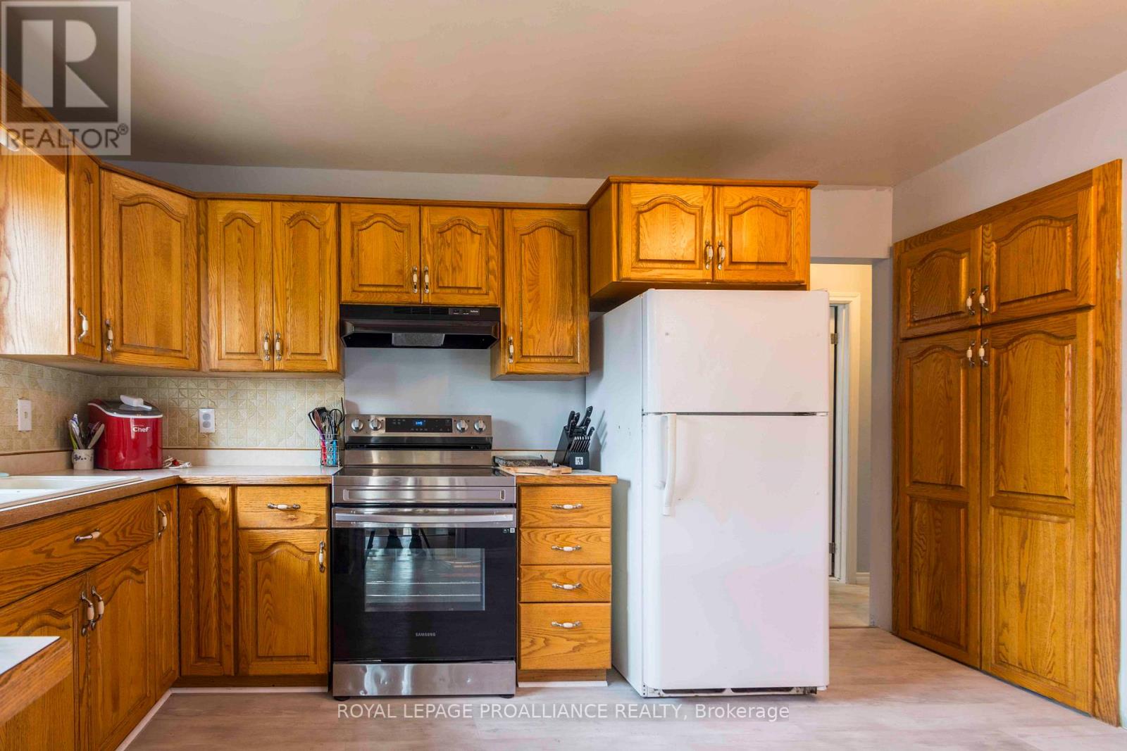 22 Connolly Avenue, Quinte West, Ontario  K8V 5T4 - Photo 11 - X12346906