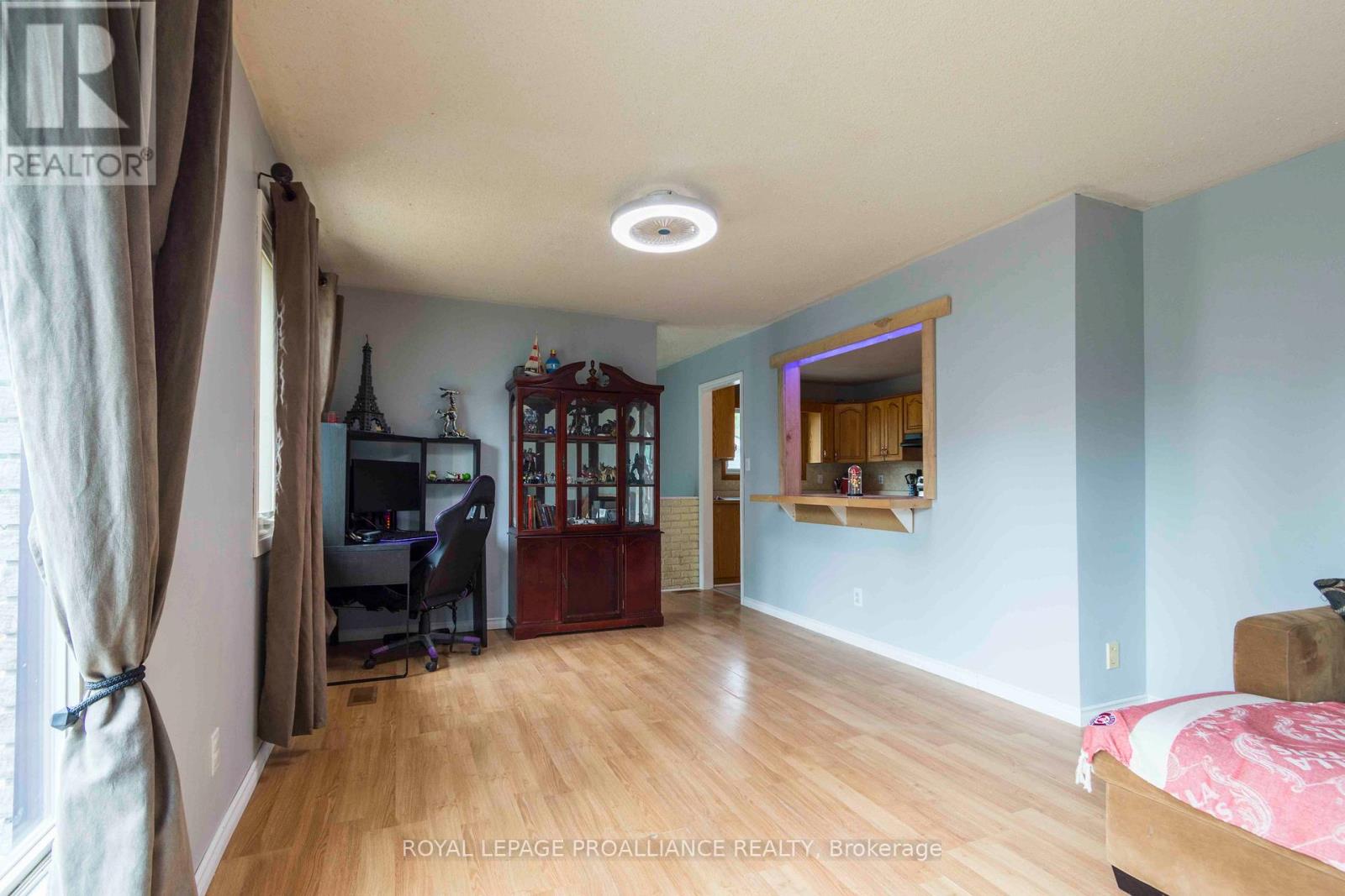 22 Connolly Avenue, Quinte West, Ontario  K8V 5T4 - Photo 4 - X12346906
