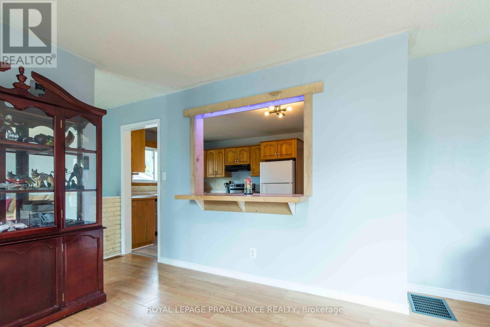 22 Connolly Avenue, Quinte West, Ontario  K8V 5T4 - Photo 7 - X12346906