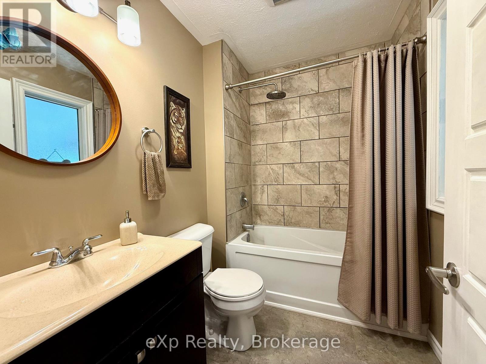 211 Elgin Street, Brockton, Ontario  N0G 2V0 - Photo 14 - X12346950