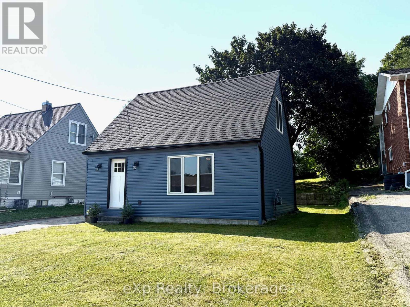 211 Elgin Street, Brockton, Ontario  N0G 2V0 - Photo 1 - X12346950