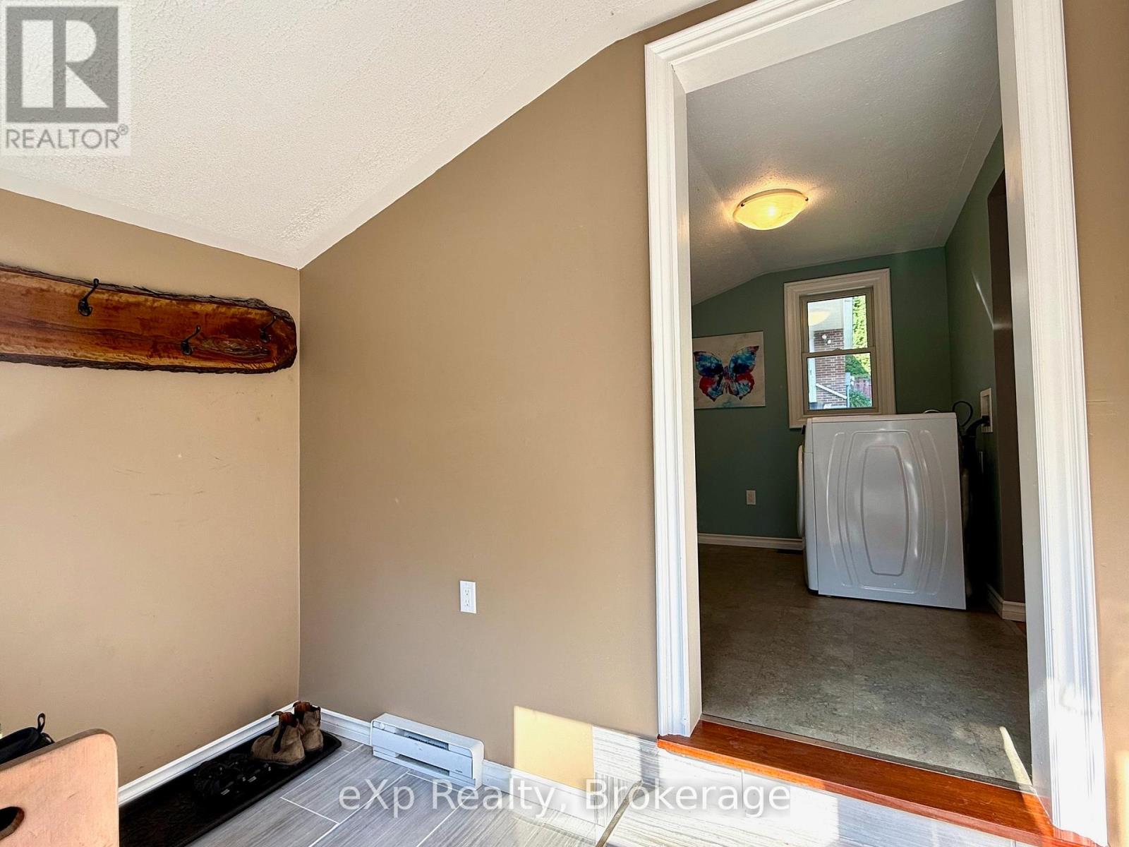 211 Elgin Street, Brockton, Ontario  N0G 2V0 - Photo 19 - X12346950