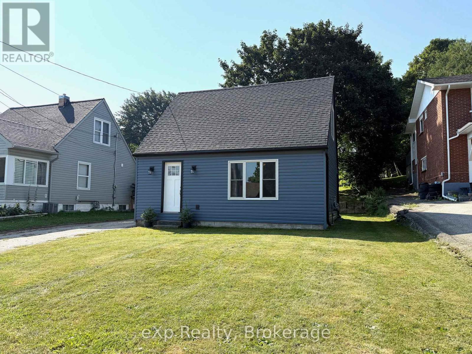 211 Elgin Street, Brockton, Ontario  N0G 2V0 - Photo 3 - X12346950