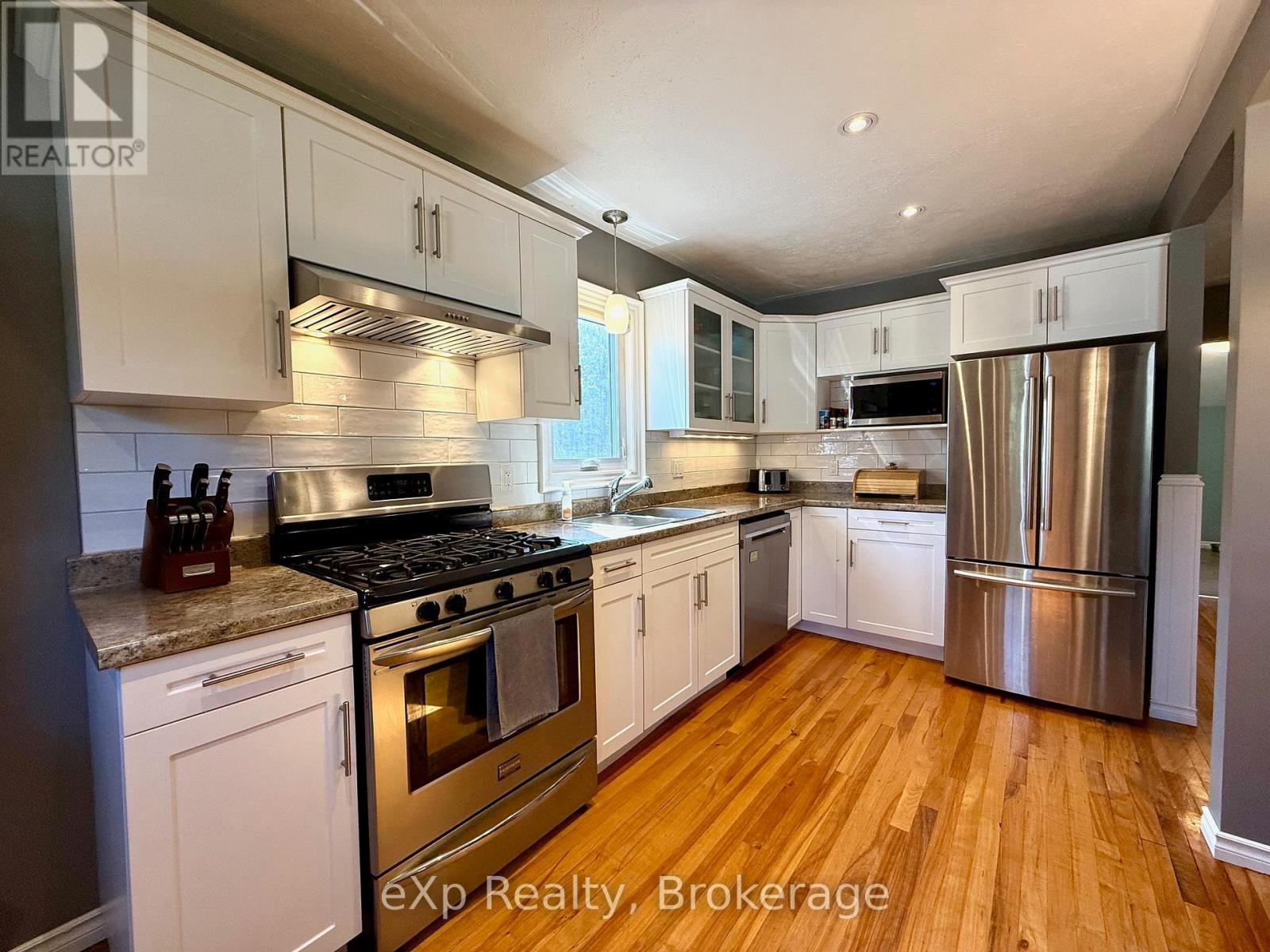 211 Elgin Street, Brockton, Ontario  N0G 2V0 - Photo 11 - X12346950