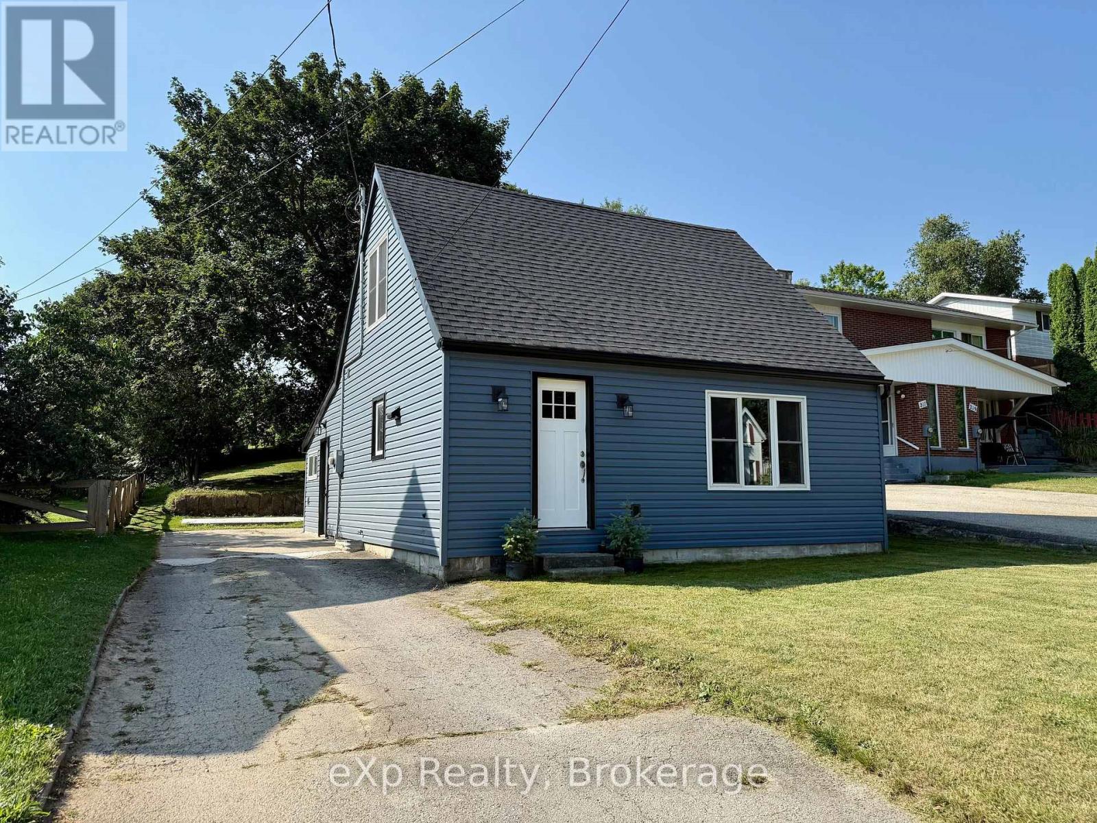 211 Elgin Street, Brockton, Ontario  N0G 2V0 - Photo 2 - X12346950