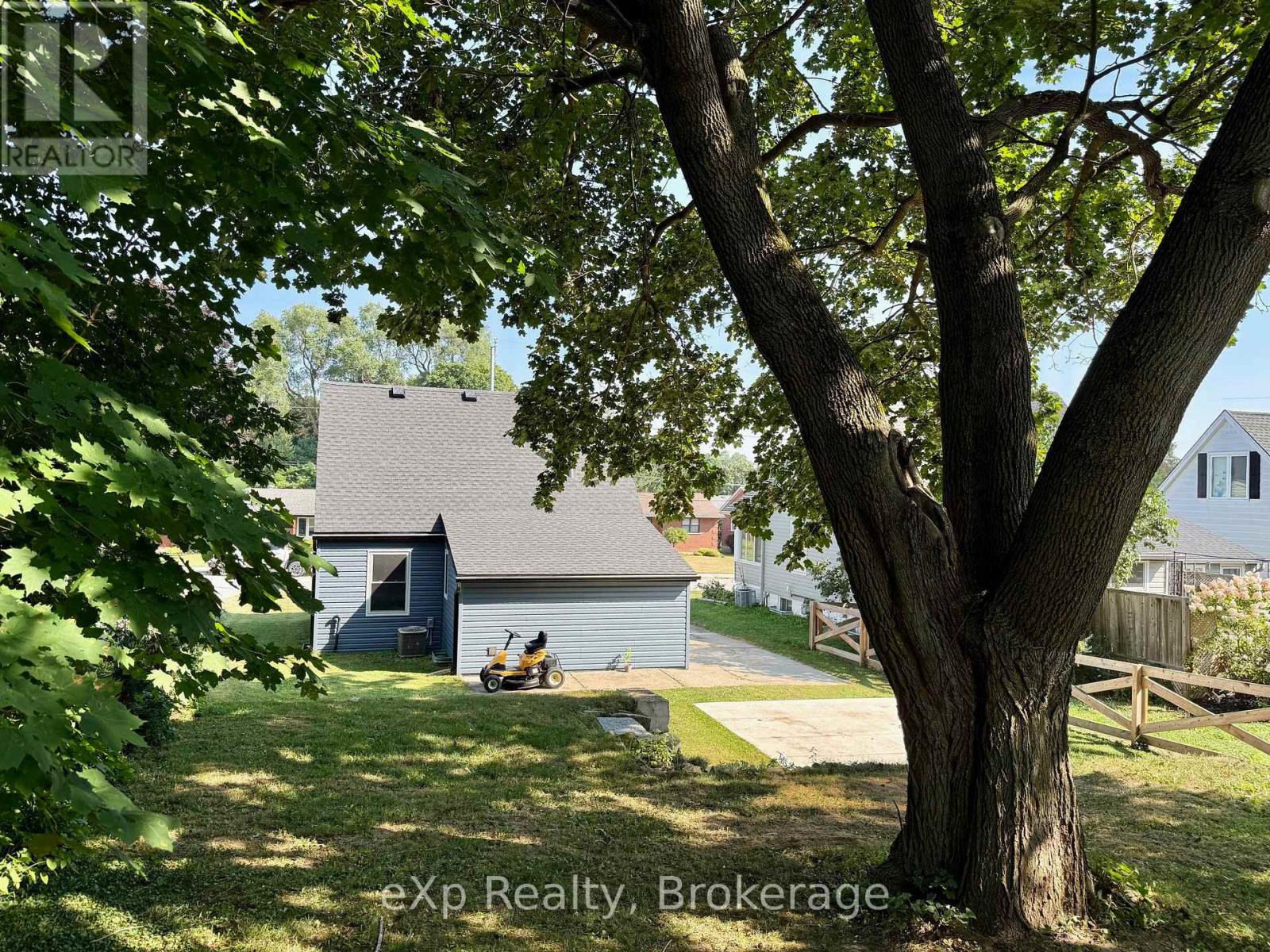 211 Elgin Street, Brockton, Ontario  N0G 2V0 - Photo 24 - X12346950