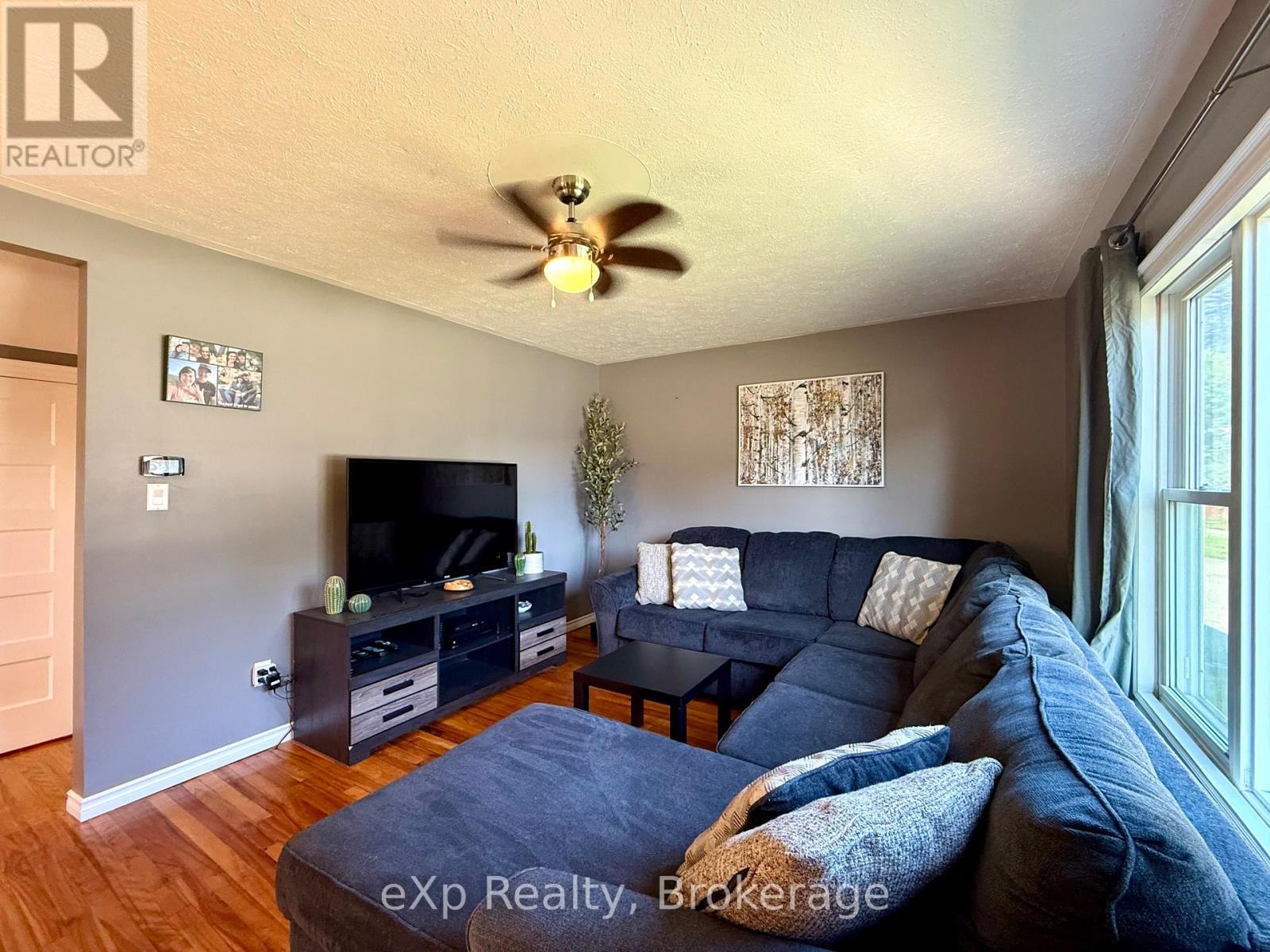 211 Elgin Street, Brockton, Ontario  N0G 2V0 - Photo 5 - X12346950