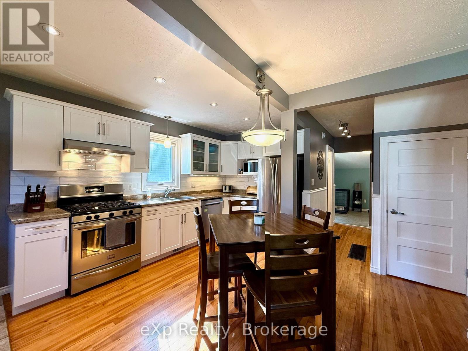 211 Elgin Street, Brockton, Ontario  N0G 2V0 - Photo 9 - X12346950