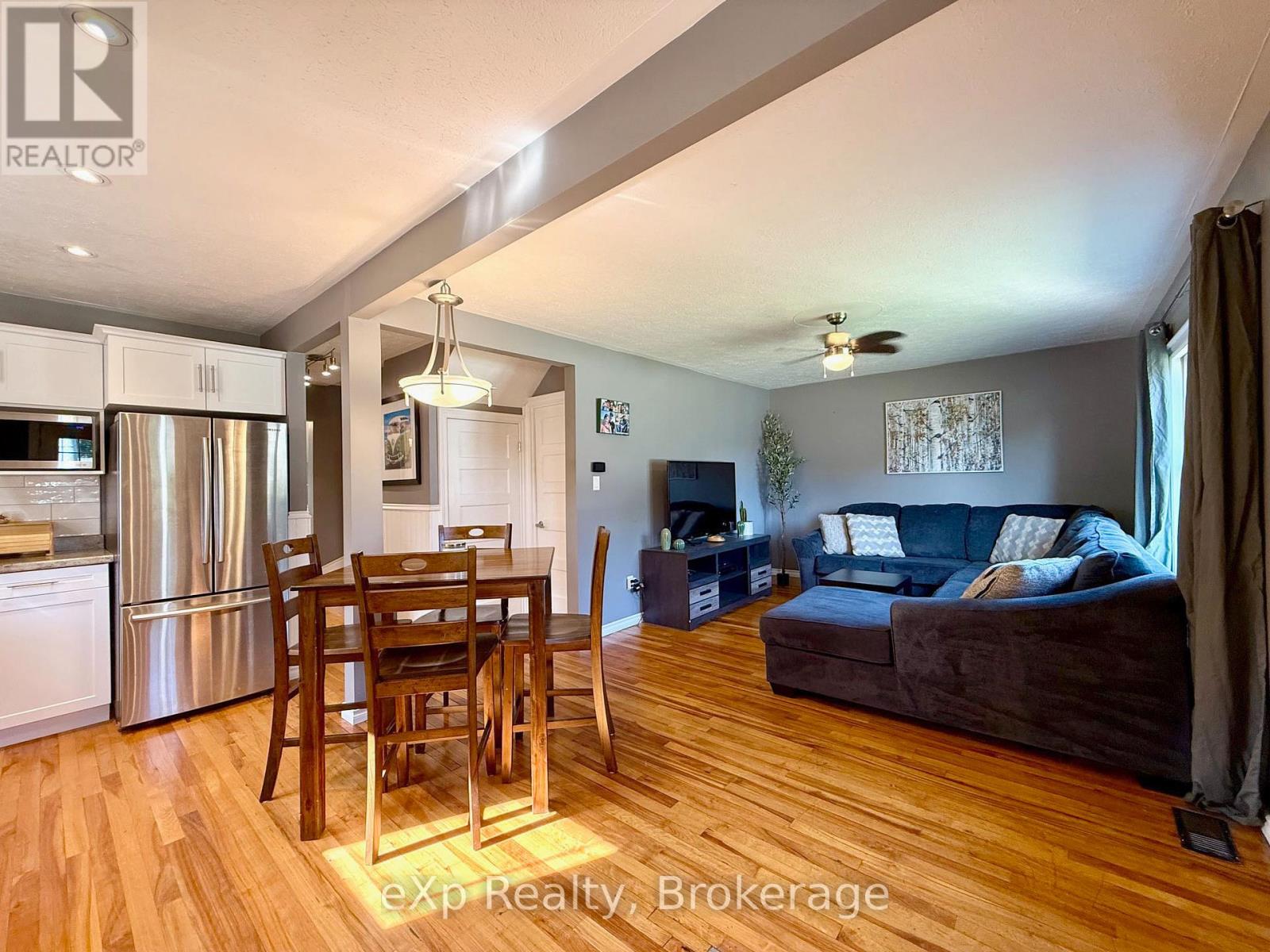 211 Elgin Street, Brockton, Ontario  N0G 2V0 - Photo 8 - X12346950