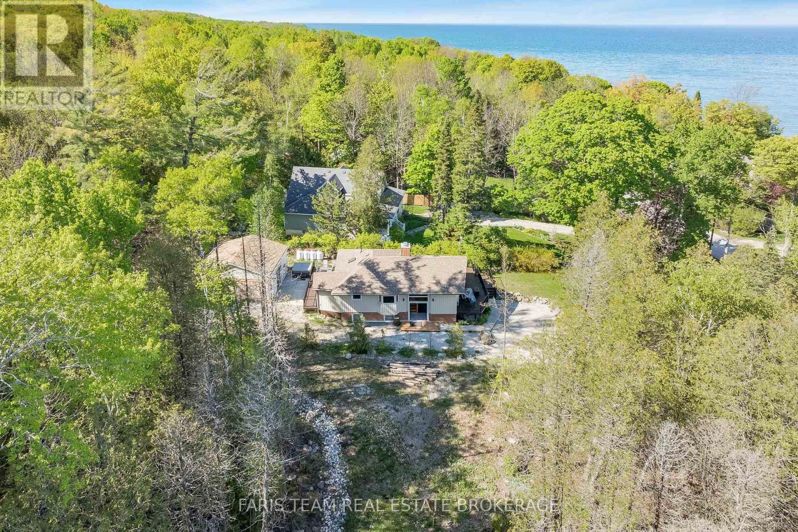 328 Cedar Avenue, Meaford, Ontario  N4L 1W5 - Photo 3 - X12346810