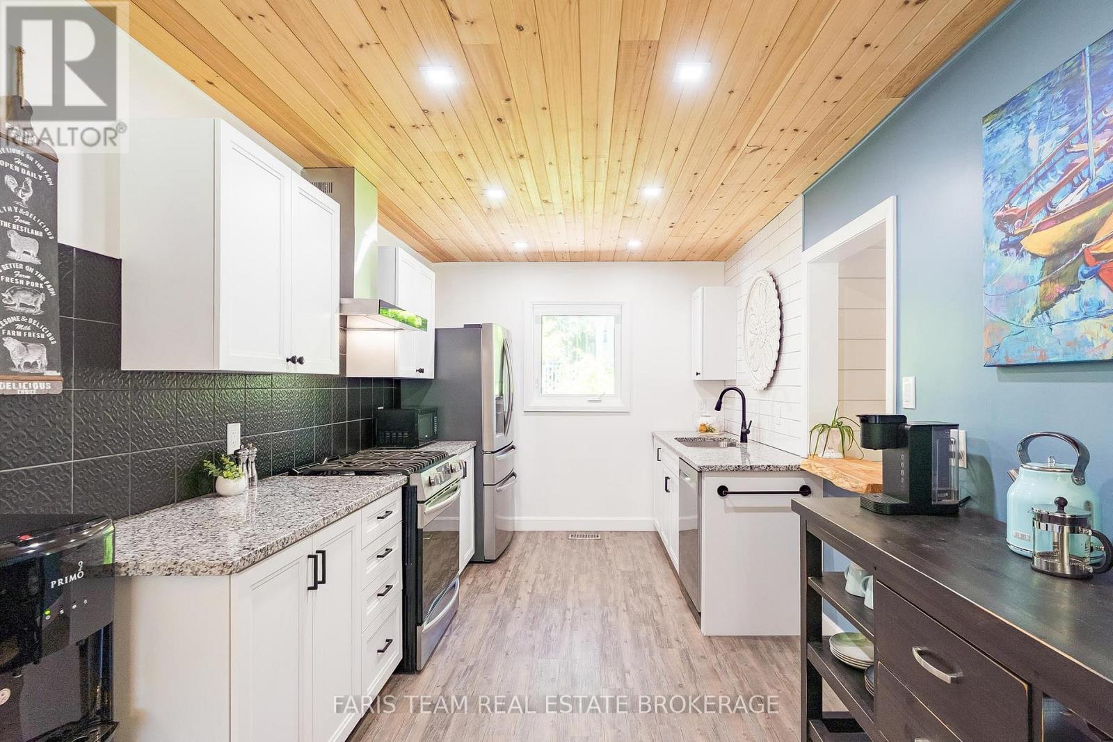 328 Cedar Avenue, Meaford, Ontario  N4L 1W5 - Photo 6 - X12346810