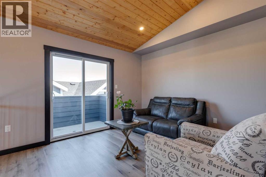 216 Cottageclub Crescent, Rural Rocky View County, Alberta  T4C 1B1 - Photo 12 - A2248971