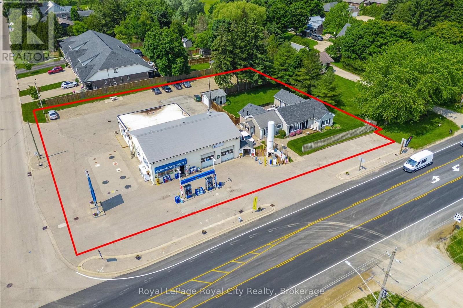 935 St. David Street N, Centre Wellington, Ontario  N1M 2W3 - Photo 2 - X12218775