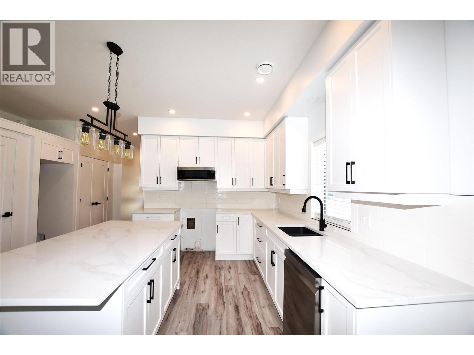 592 Nighthawk Avenue, Vernon, British Columbia  V1H 2A1 - Photo 11 - 10349031