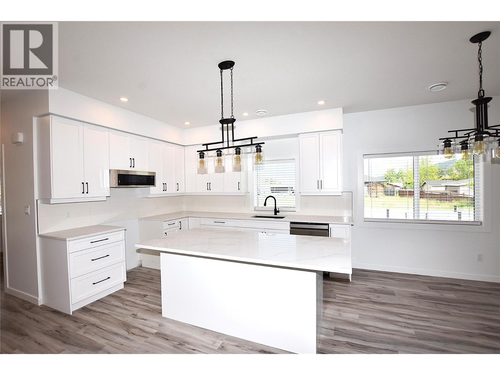 592 Nighthawk Avenue, Vernon, British Columbia  V1H 2A1 - Photo 12 - 10349031