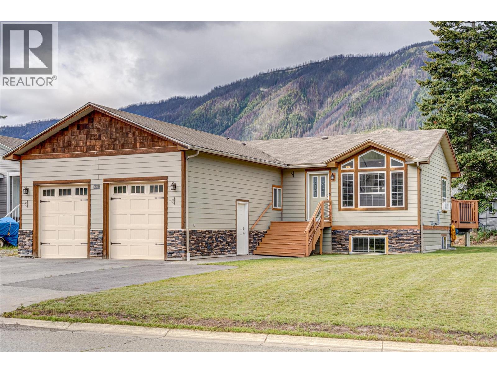 1321 Whitewood Crescent, Sparwood, British Columbia  V0B 2G2 - Photo 1 - 10359194